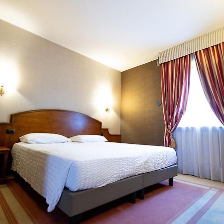 Hotel Rendez Vous ชาตีญอน ภายนอก รูปภาพ