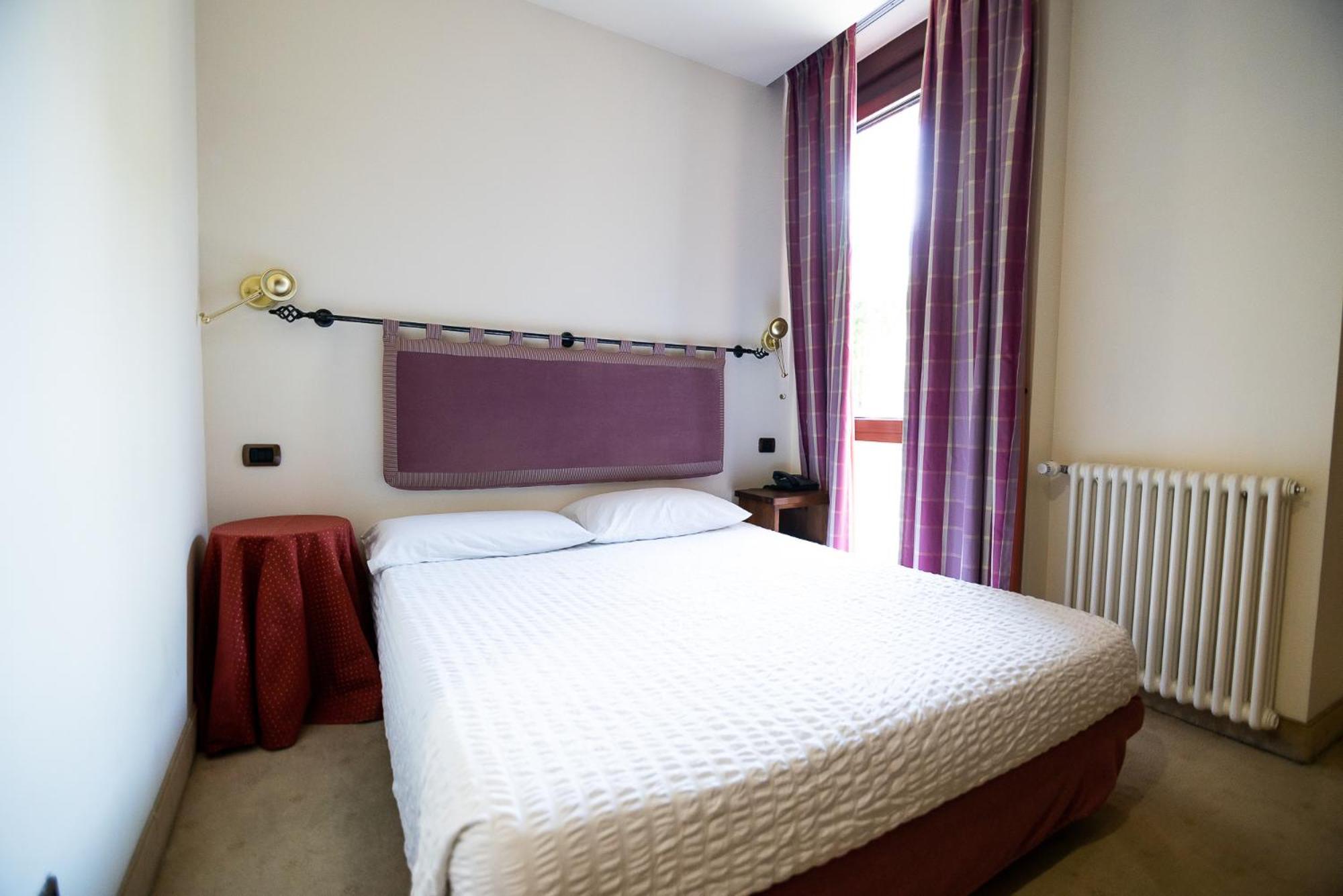 Hotel Rendez Vous ชาตีญอน ภายนอก รูปภาพ