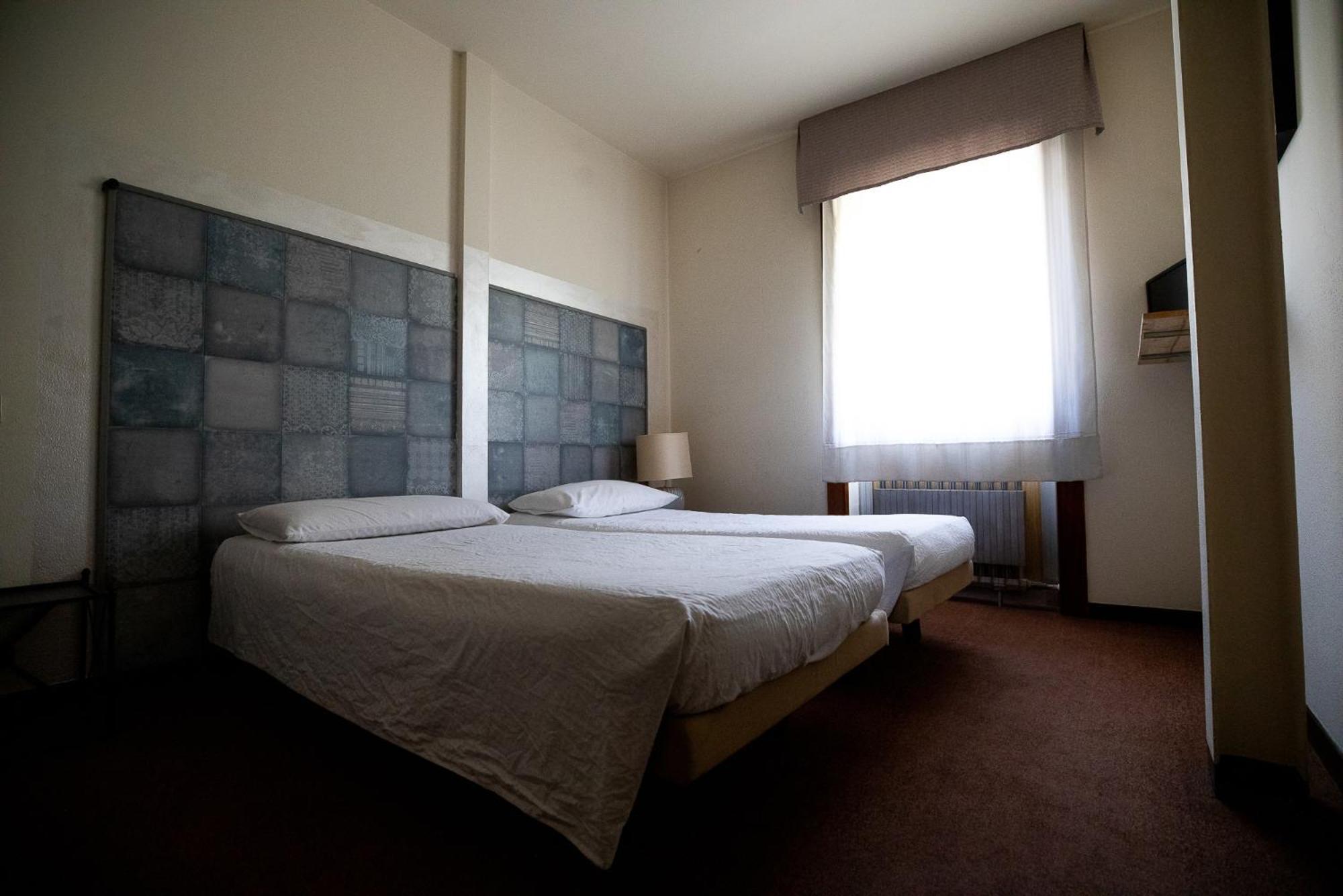 Hotel Rendez Vous ชาตีญอน ภายนอก รูปภาพ