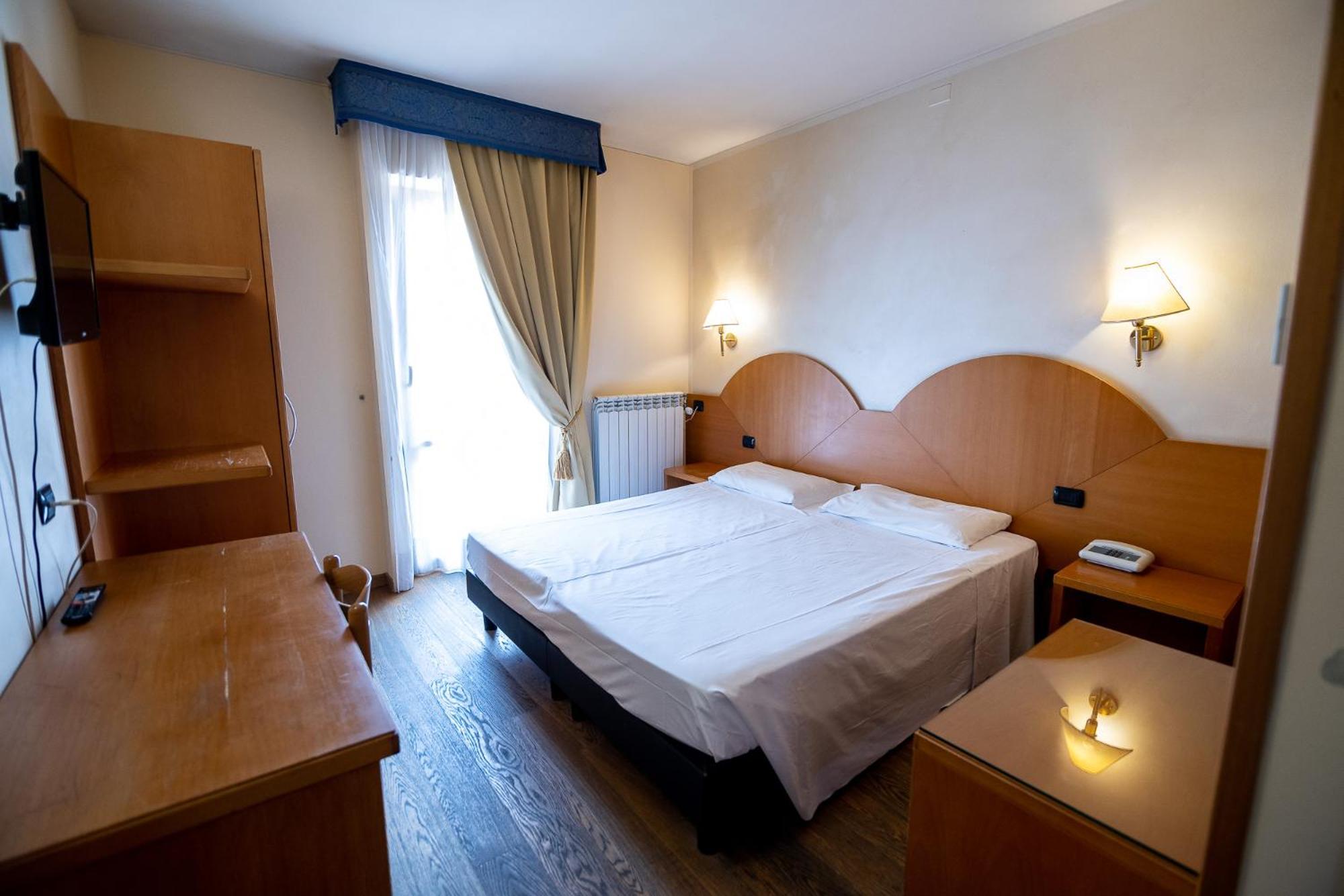 Hotel Rendez Vous ชาตีญอน ภายนอก รูปภาพ