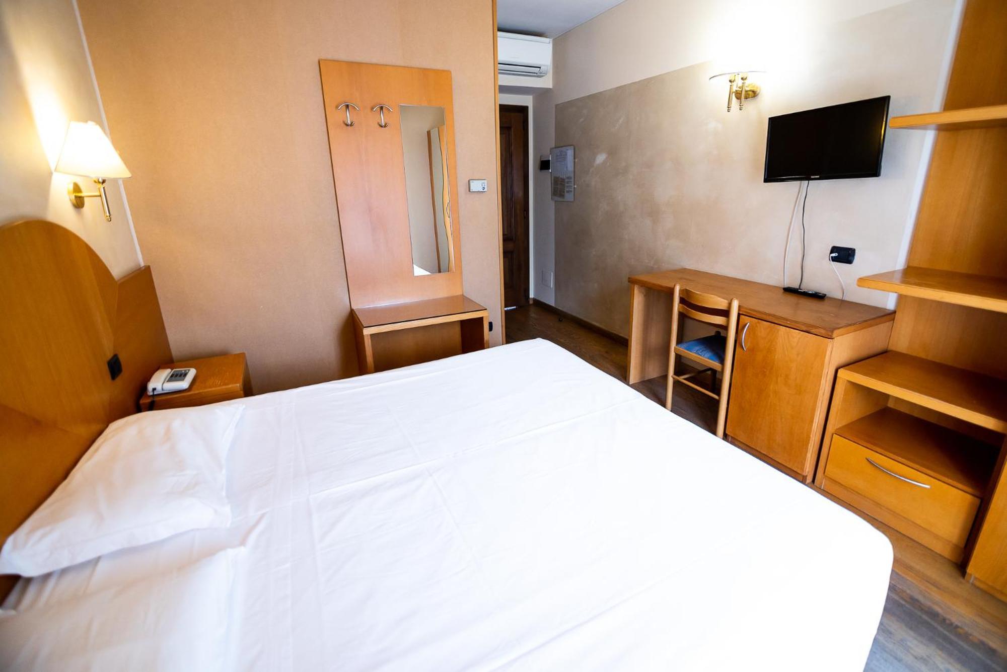 Hotel Rendez Vous ชาตีญอน ภายนอก รูปภาพ