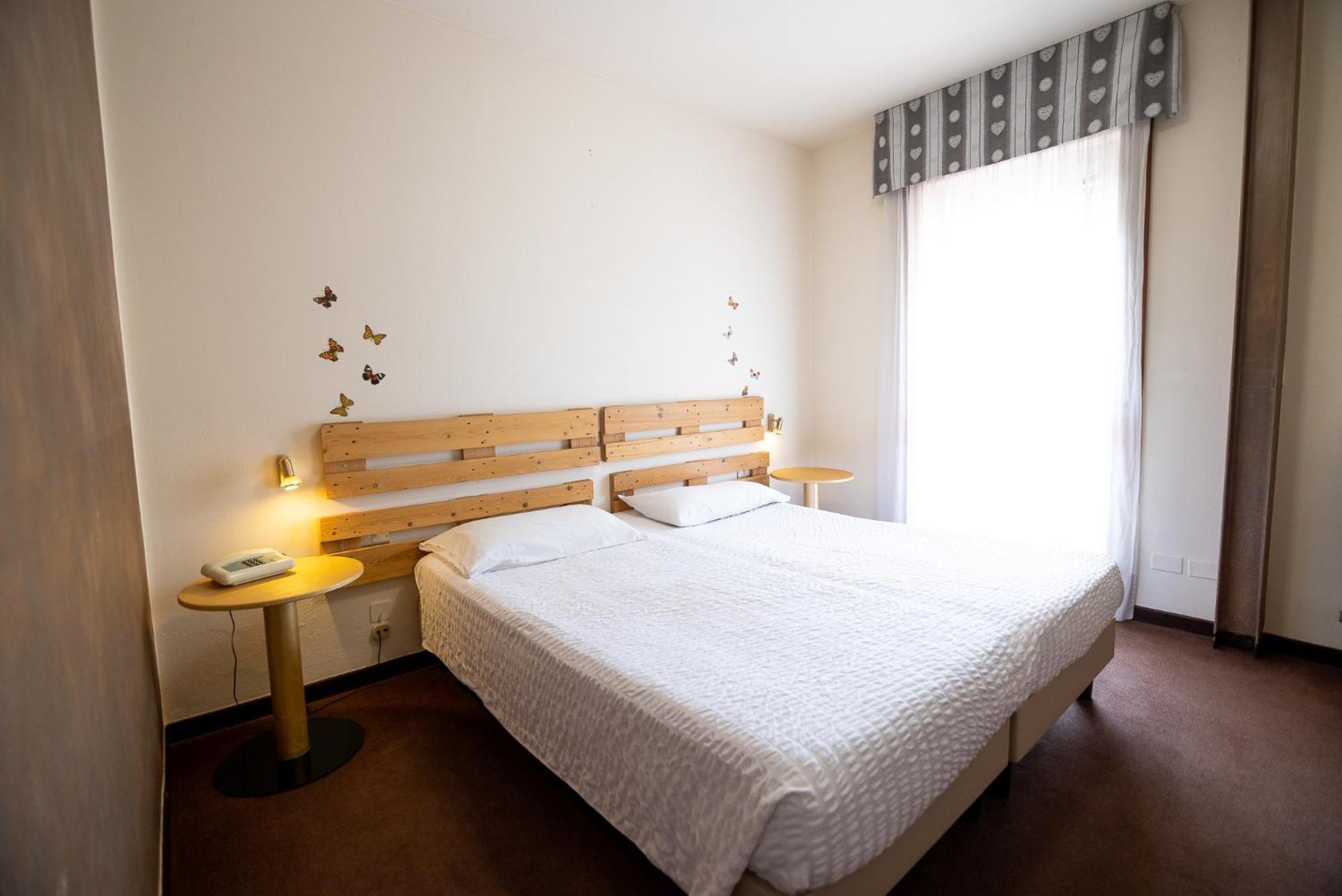 Hotel Rendez Vous ชาตีญอน ภายนอก รูปภาพ