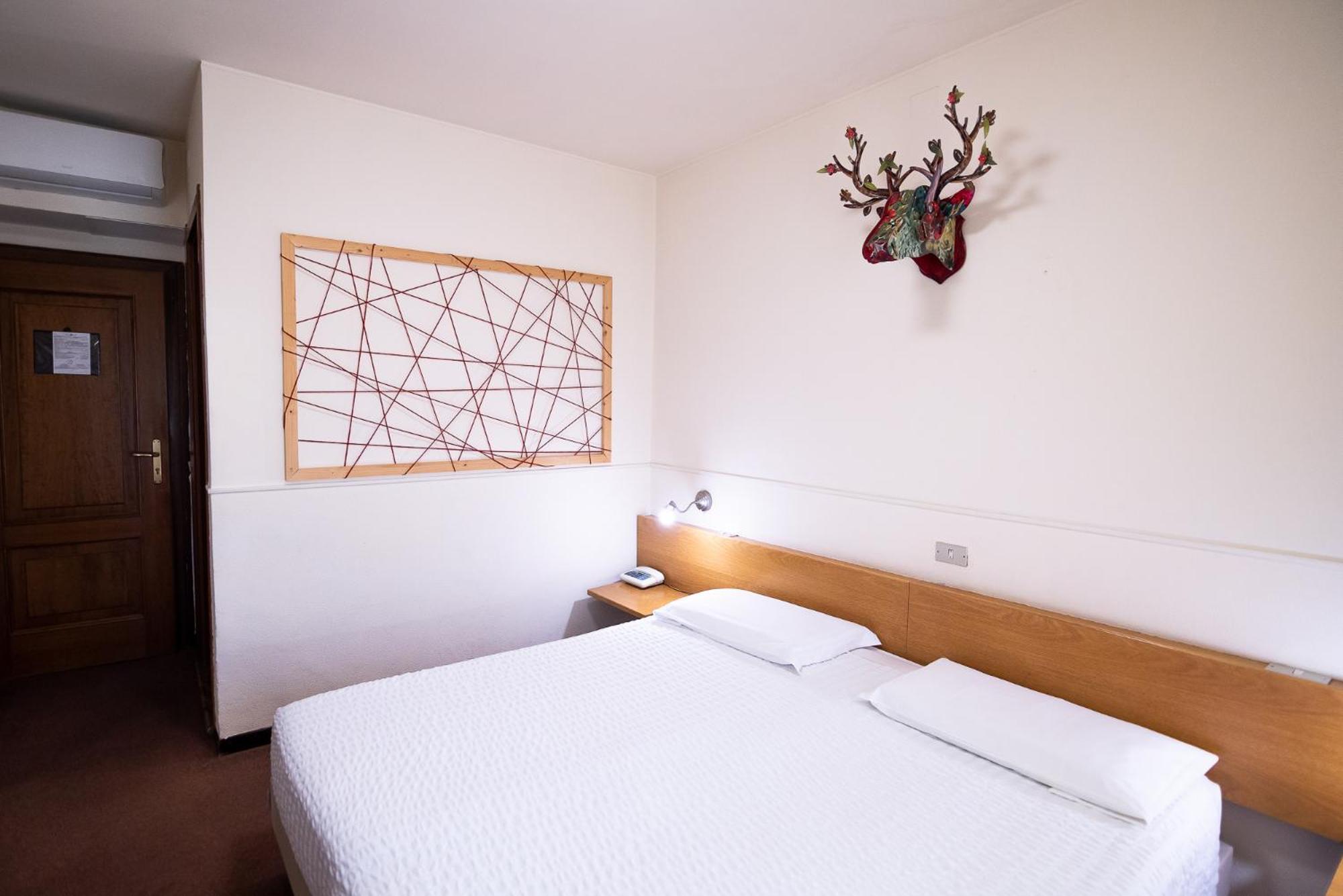 Hotel Rendez Vous ชาตีญอน ภายนอก รูปภาพ