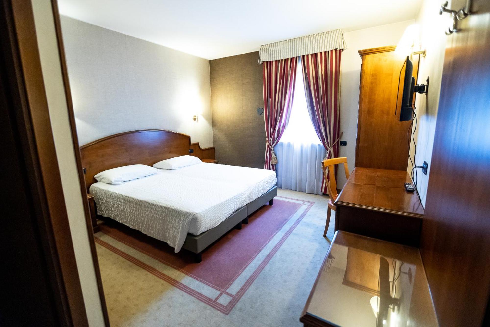 Hotel Rendez Vous ชาตีญอน ภายนอก รูปภาพ