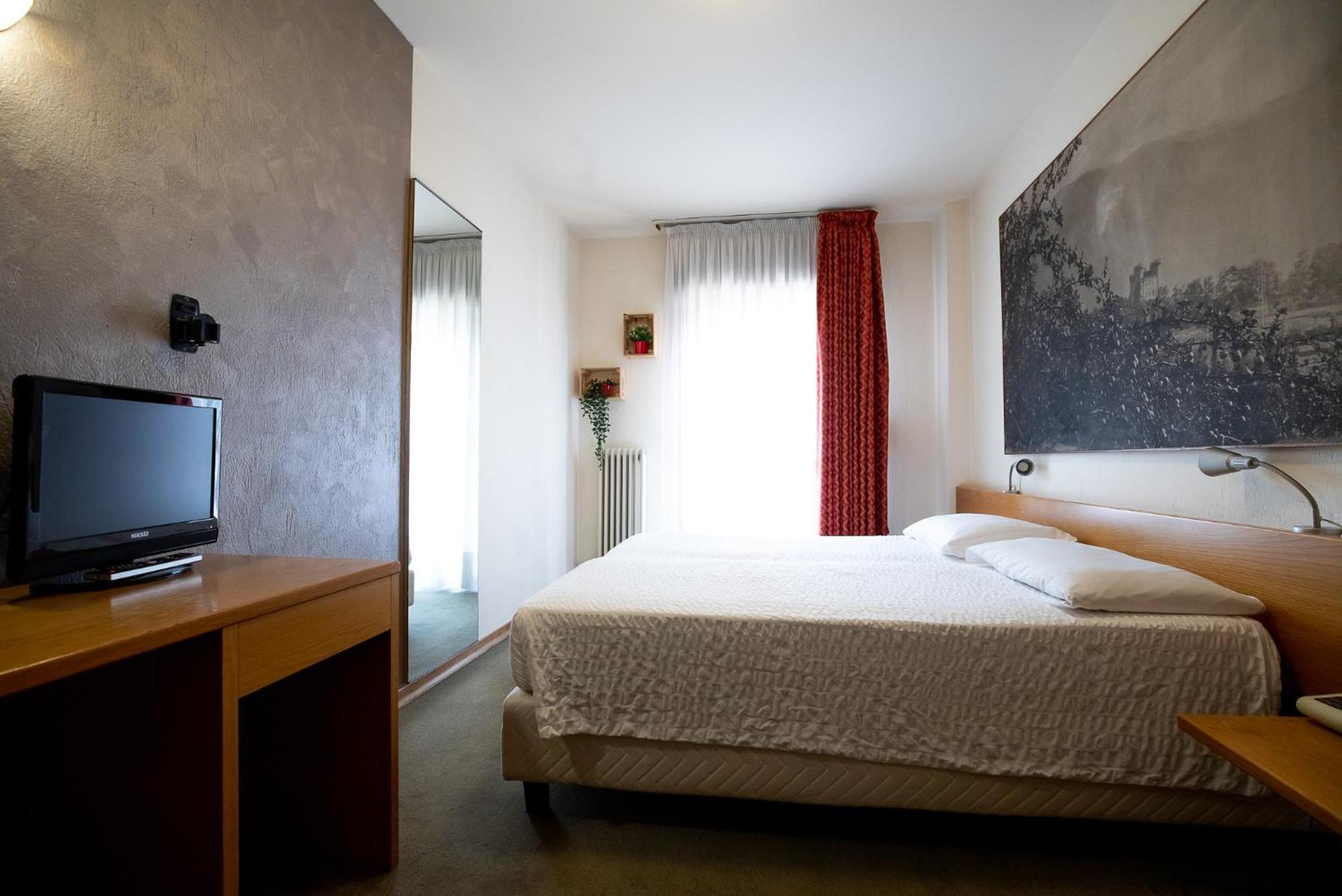 Hotel Rendez Vous ชาตีญอน ภายนอก รูปภาพ
