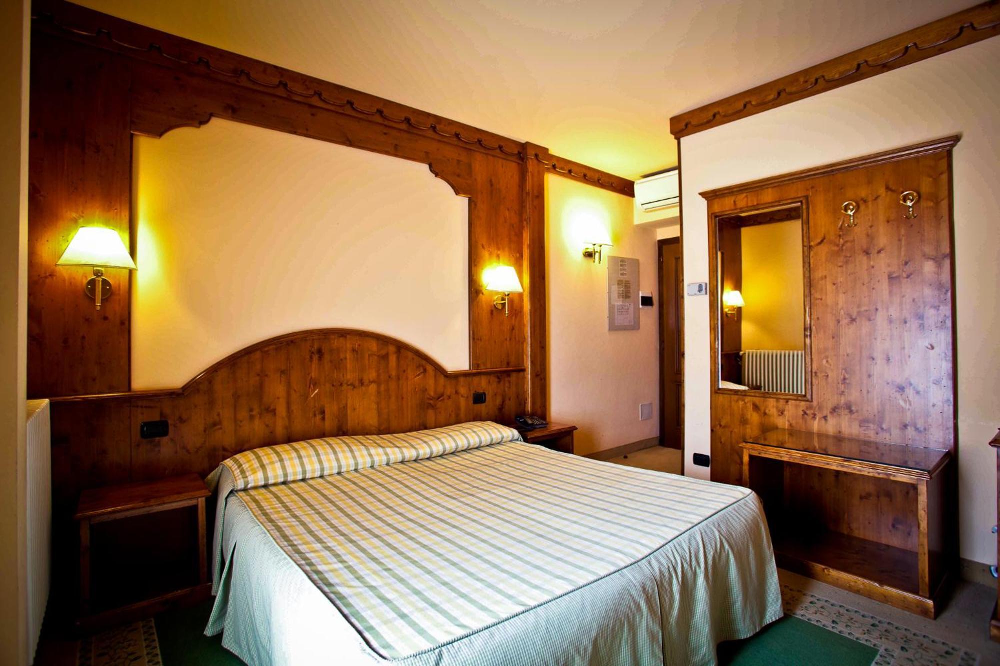 Hotel Rendez Vous ชาตีญอน ภายนอก รูปภาพ