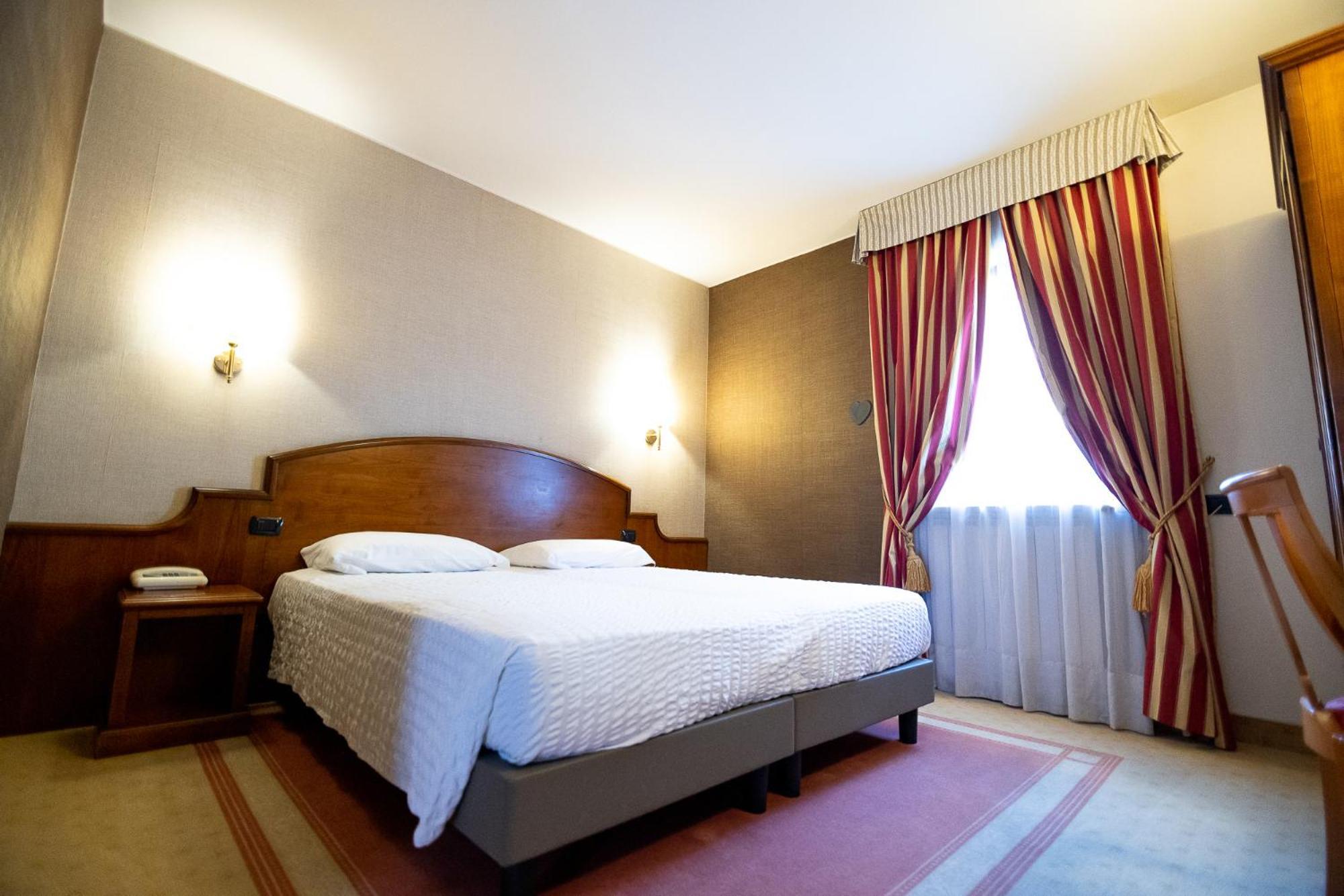 Hotel Rendez Vous ชาตีญอน ภายนอก รูปภาพ