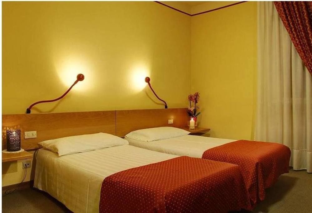 Hotel Rendez Vous ชาตีญอน ภายนอก รูปภาพ