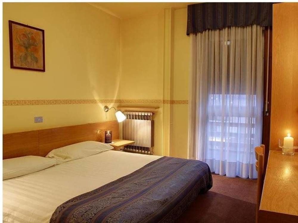 Hotel Rendez Vous ชาตีญอน ภายนอก รูปภาพ