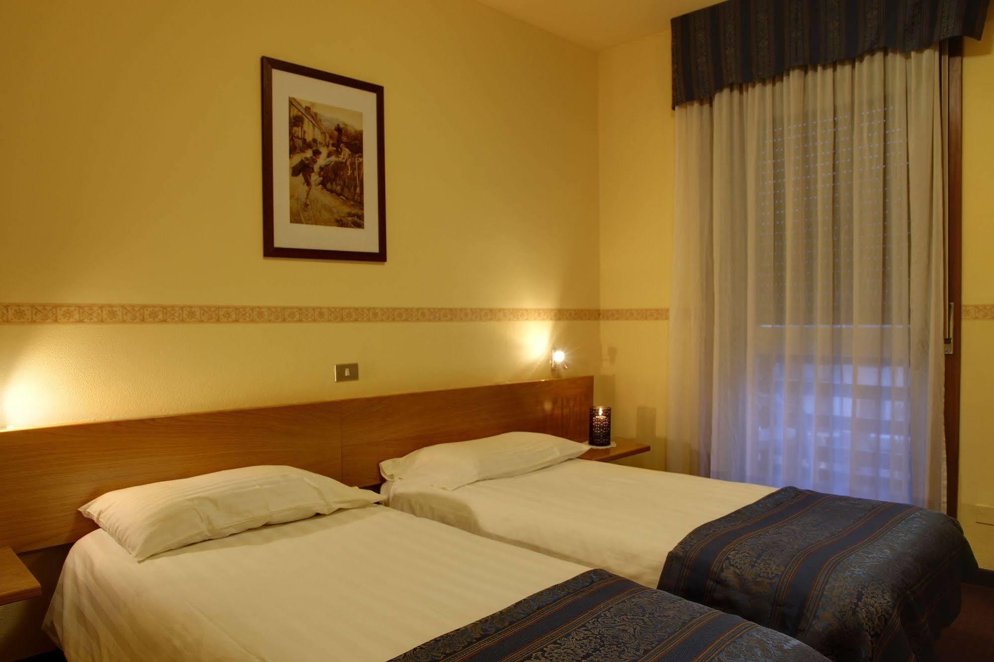 Hotel Rendez Vous ชาตีญอน ภายนอก รูปภาพ