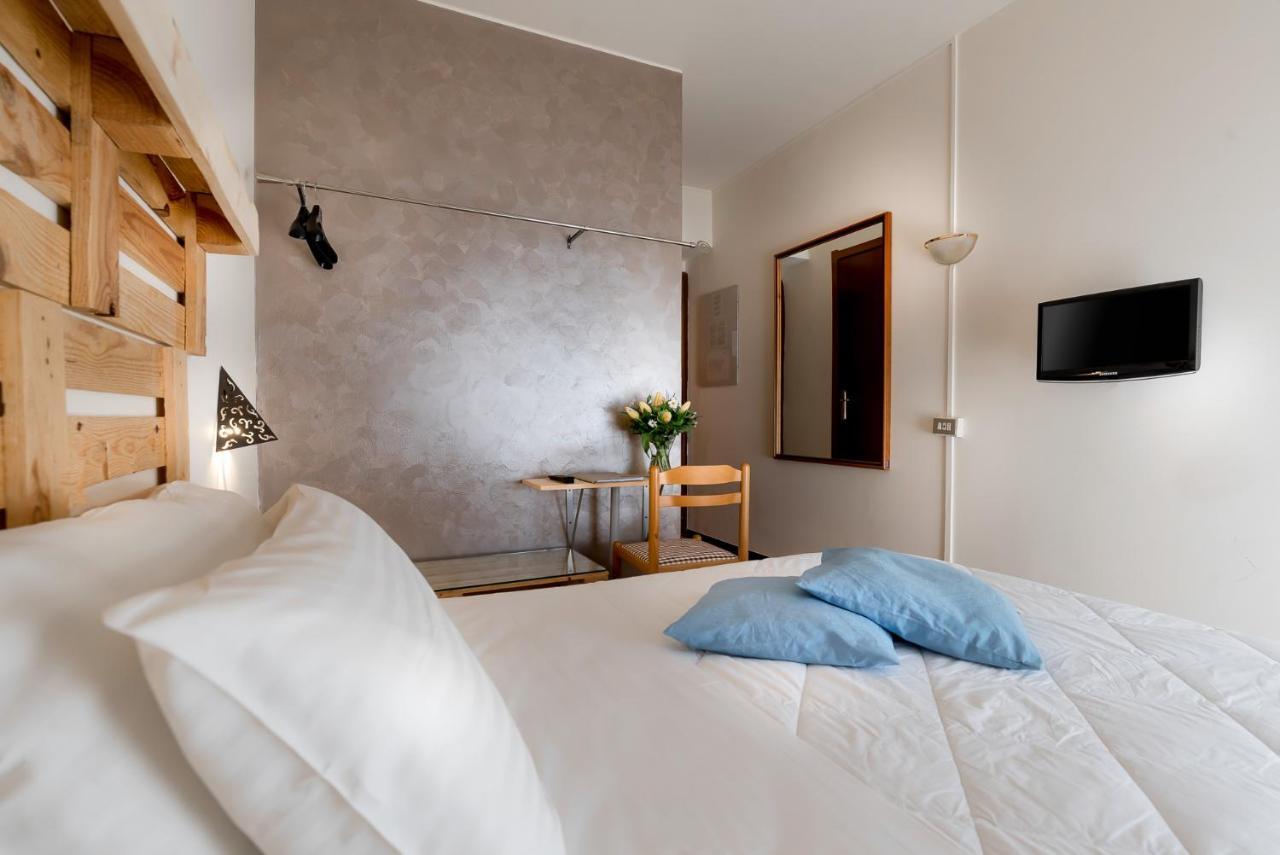 Hotel Rendez Vous ชาตีญอน ภายนอก รูปภาพ