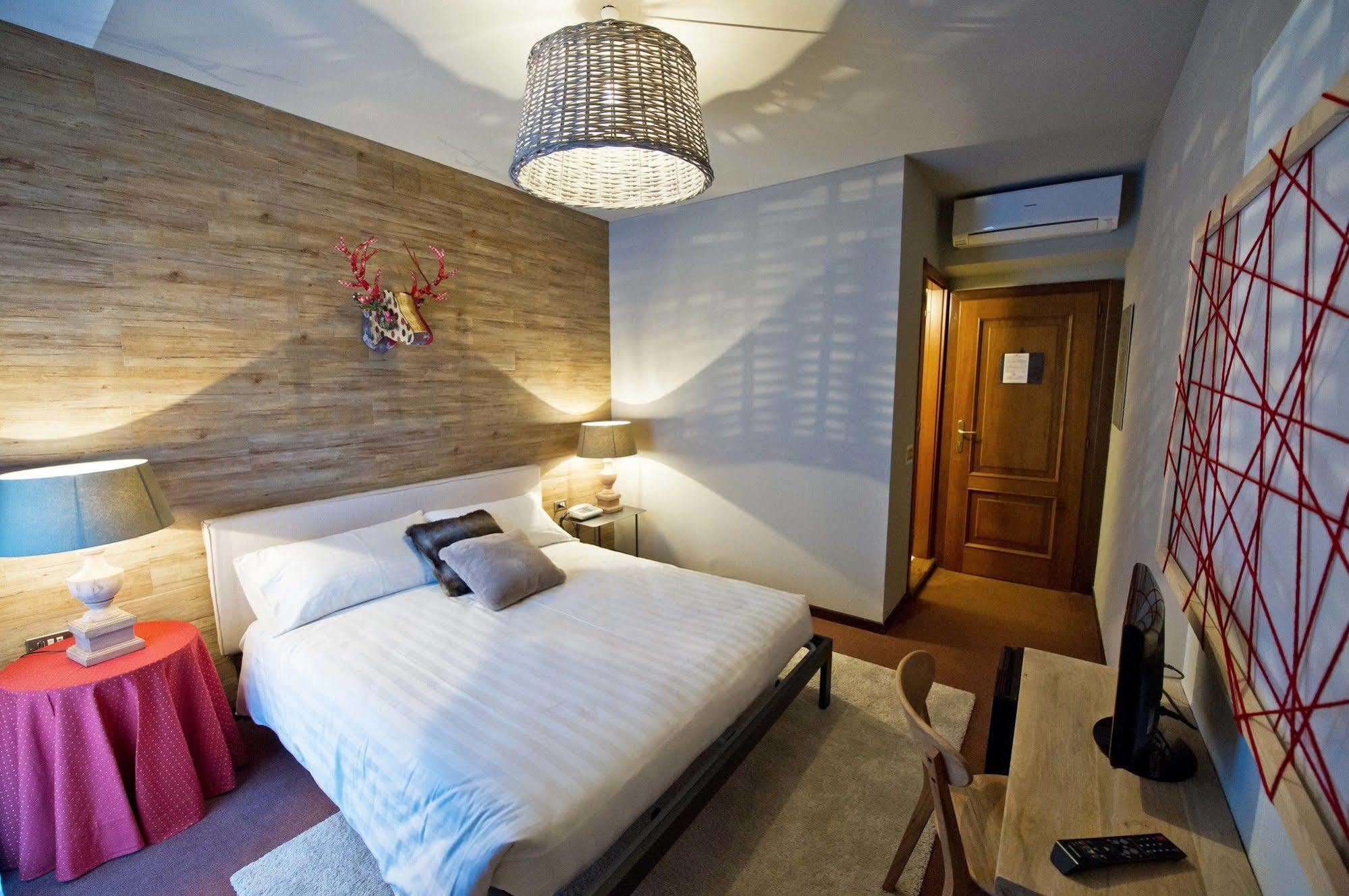 Hotel Rendez Vous ชาตีญอน ภายนอก รูปภาพ